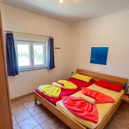 Different Colours 실로