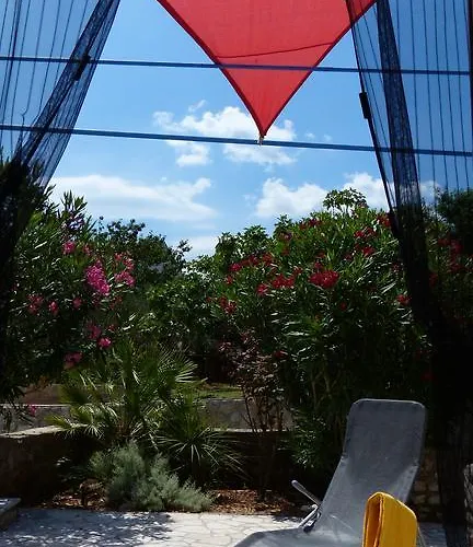 Different Colours 실로